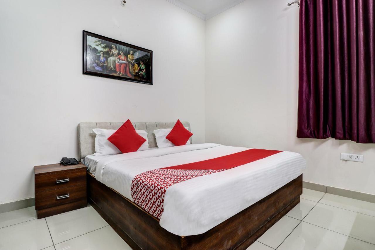 Oyo 38208 Hotel Prakash Kunj ラクナウ エクステリア 写真